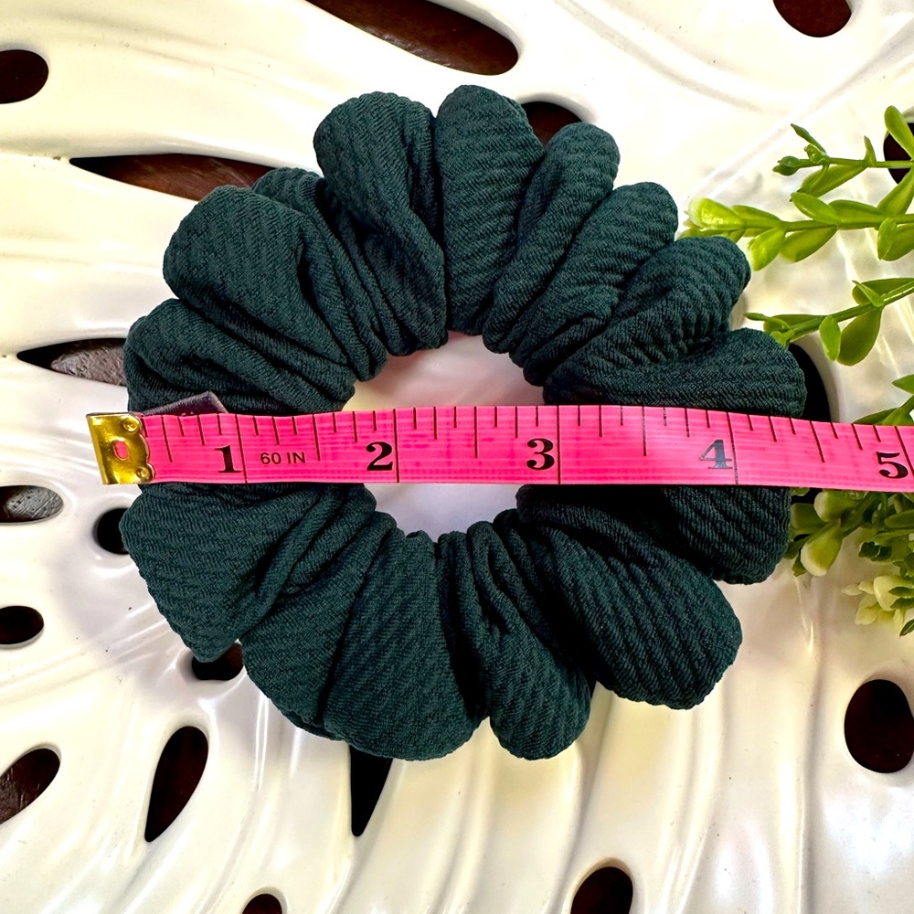 Beautiful Scrunchie - Picture 2 of 3